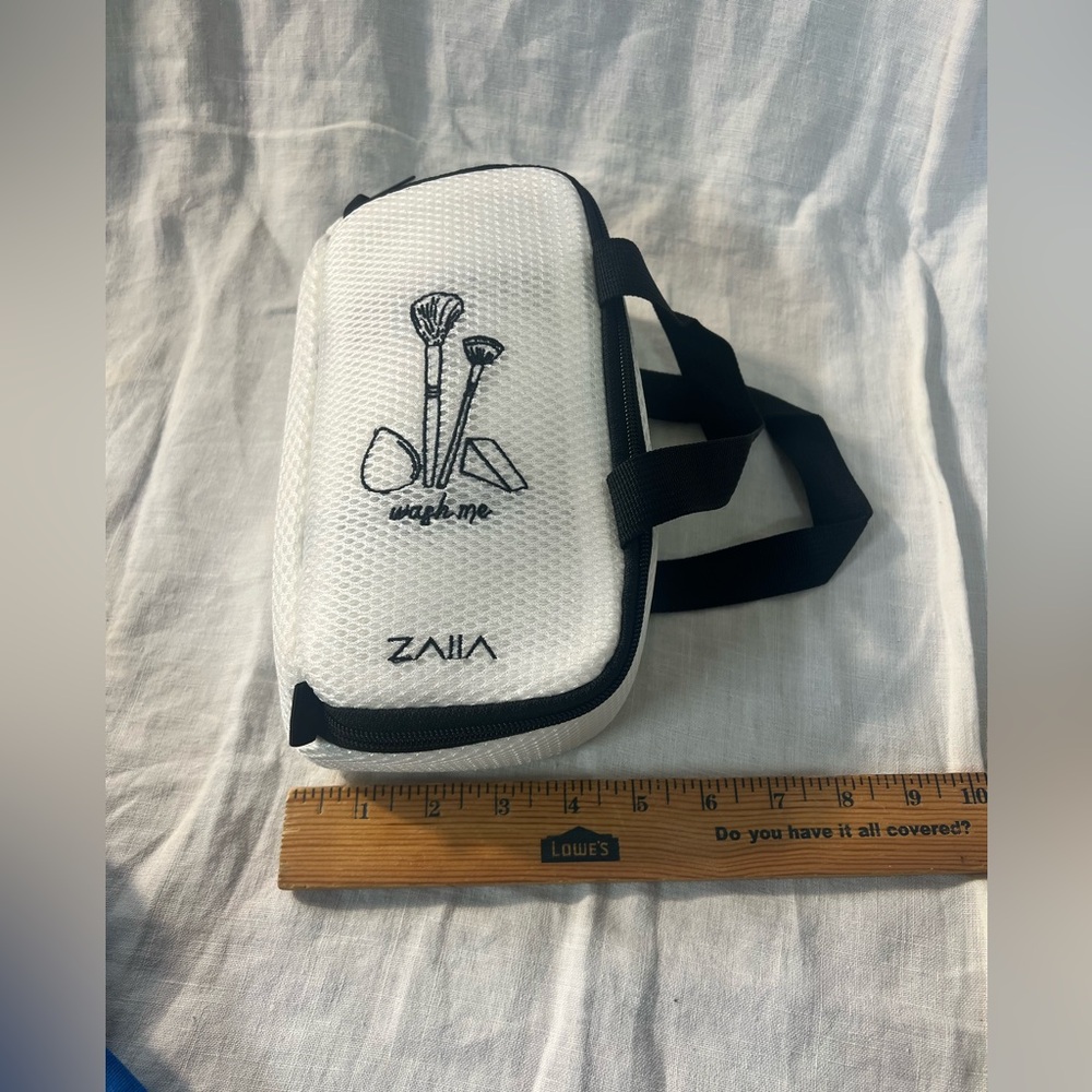 White and Black Travel Bag with Accessories - Picture 15 of 16